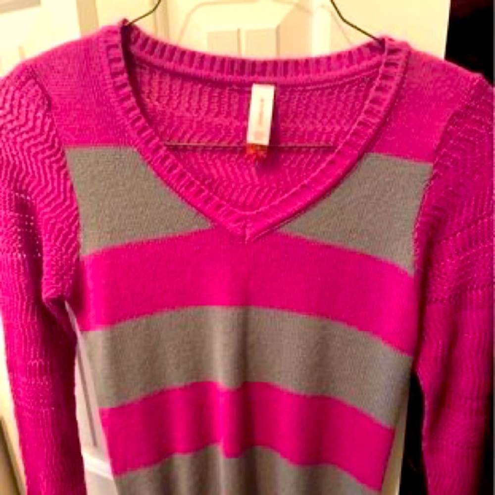 No Boundaries Sweater Size L